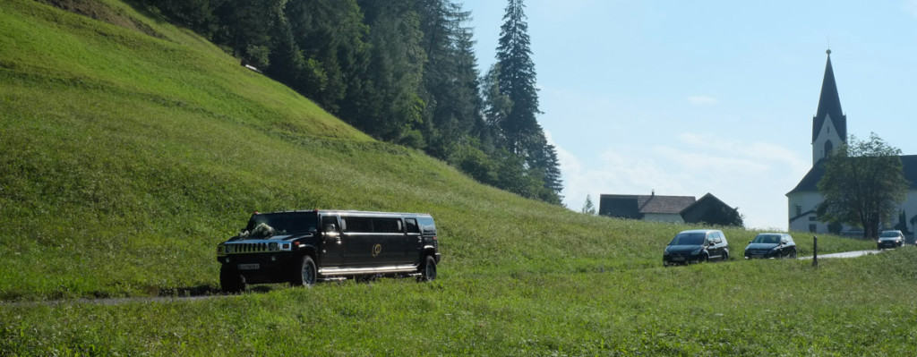 Hummer Stretchlimousine on tour